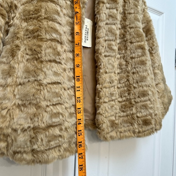 Forever21 Cropped Faux Fur Jacket - US M - Picture 4 of 7